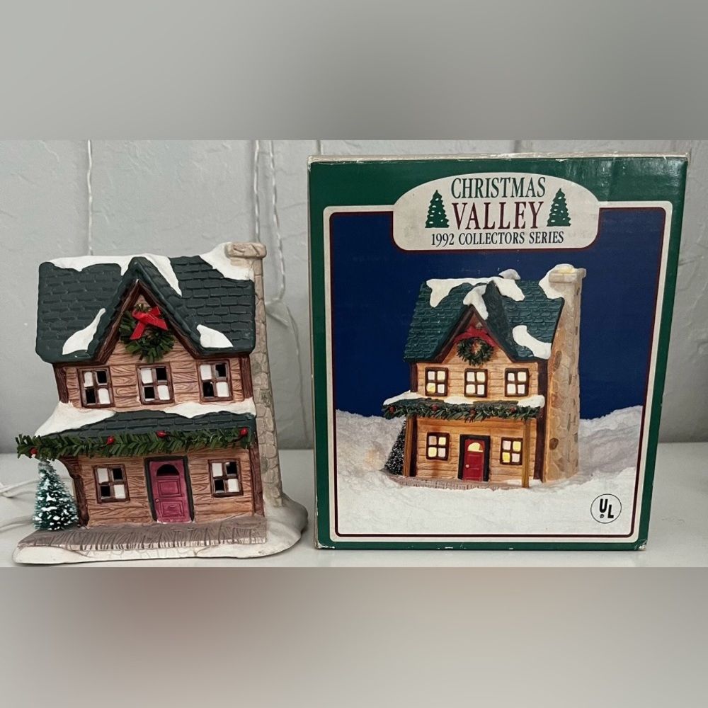 Christmas Valley 1992 Collectors Series Lighted Log Cabin House Original W/ Box